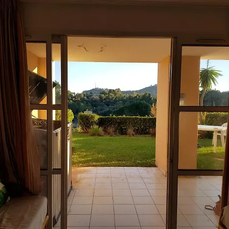 3m F2 005 - 360la Appartement *